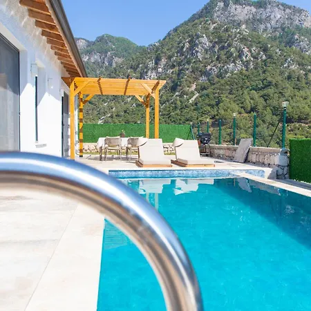 Villa Villalarim & Four Haus